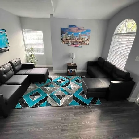 “La Casita” Beautiful Home In The Heart Of Miami !